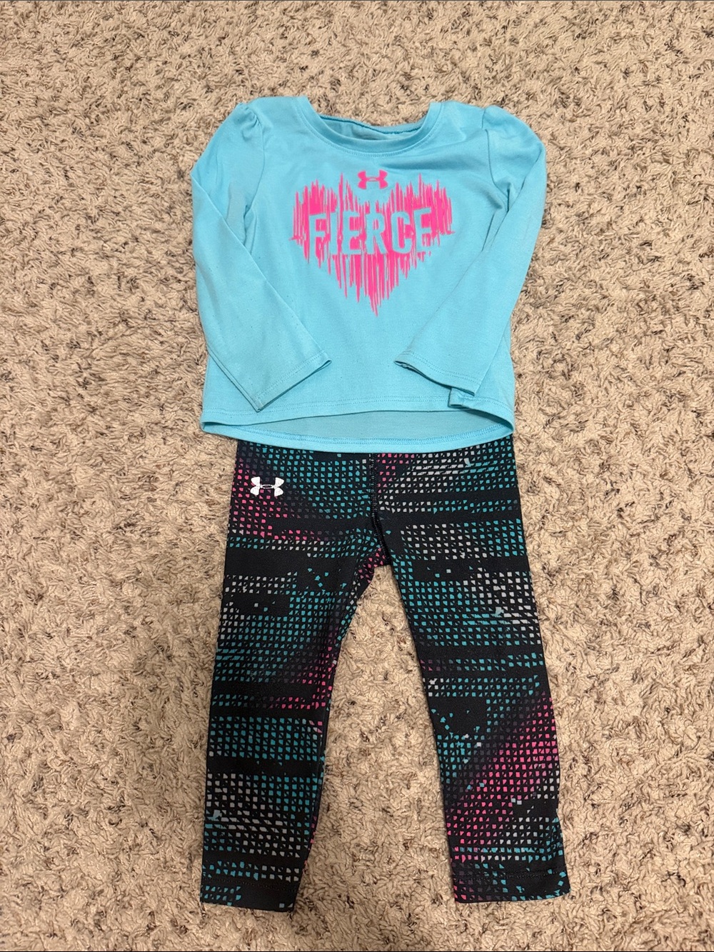 Under Armour Turquoise Top with Black Patterned Leggings - Pink Accent